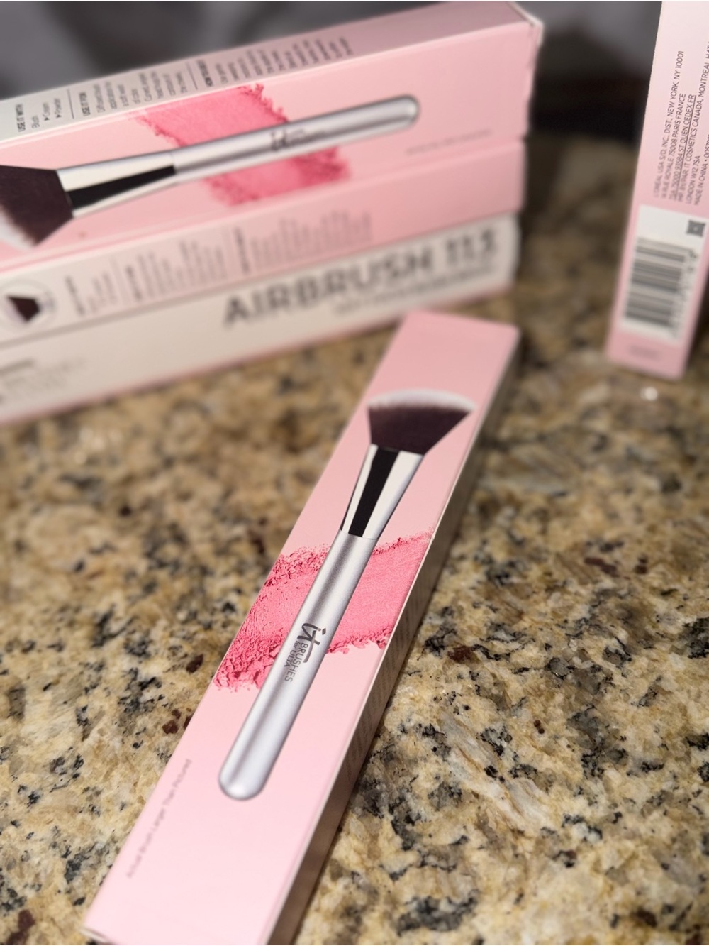 2 -It Cosmetics/ AIRBRUSH SOFT FOCUS BLUSH BRUSH #113& Airbrush Blurring Foundat
